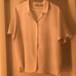 Short Sleeve Shirt with buttons and collar